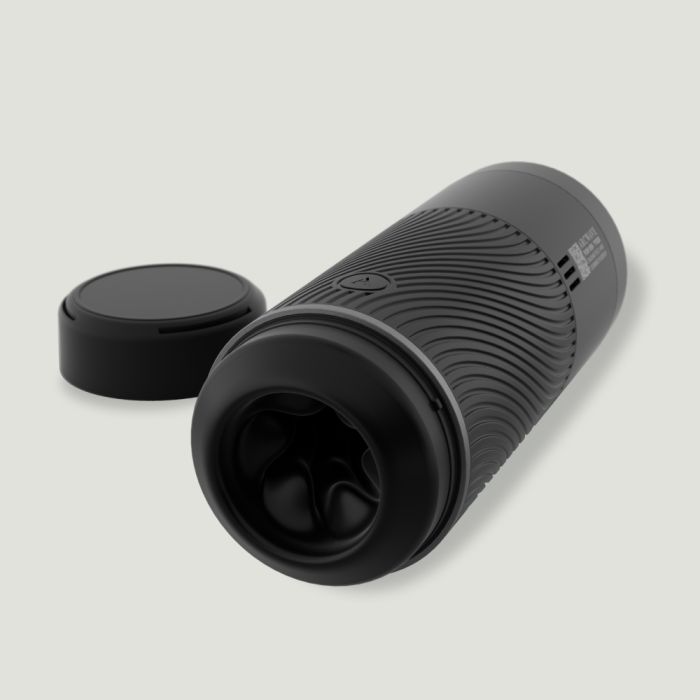 Arcwave Pow - Black Schwarz Arcwave Pow ist ein manueller Premium-Stroker aus CleanTech-Silikon mit Saugkontrolle und zwei Öffnungen.